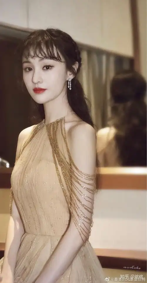 大家有存的让你觉得惊艳的女明星礼服图吗? - 知乎