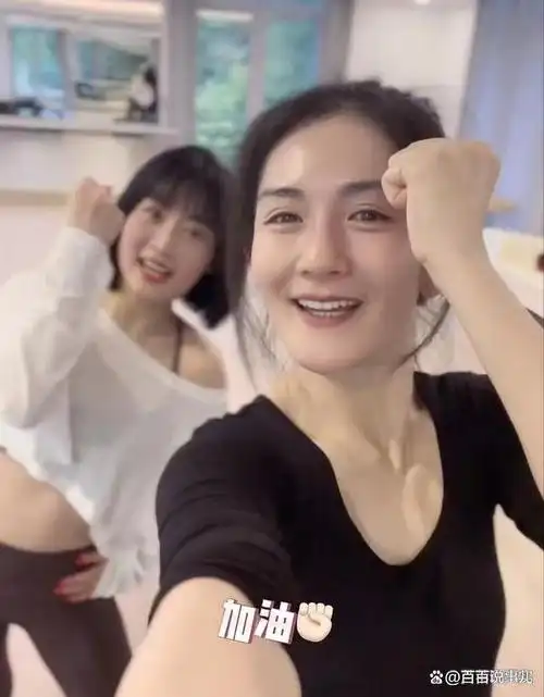 尤其是素颜状态,谢娜更是被喷"老巫婆""外星人"等等,相当吓人.