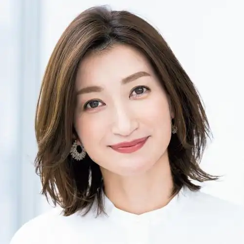 40-50岁左右女人最适合的短发,时髦精致还很优雅