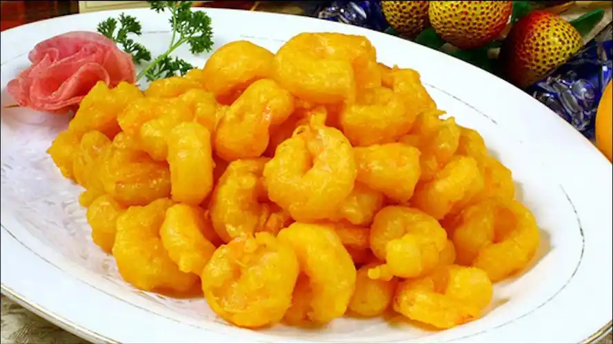 酒店的炸虾仁为什么这么好吃?色泽金黄,外软里嫩,秘密全在这里_腾讯视