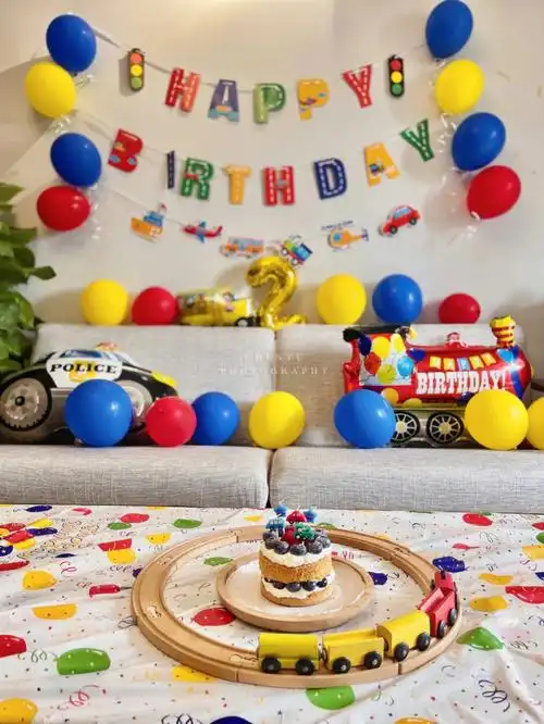 2周岁生日快乐在家不过百的生日party