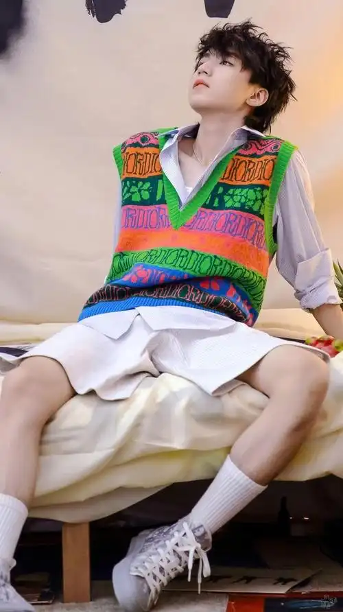 分享王俊凯上过热搜的腿 满屏长腿太帅气