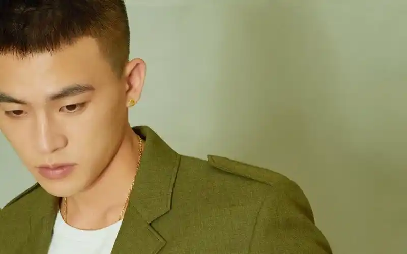 欧豪阳光帅气写真图片高清壁纸