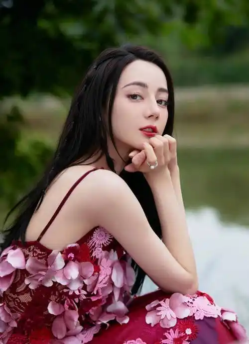 迪丽热巴时尚写真优雅丽人高贵魅力