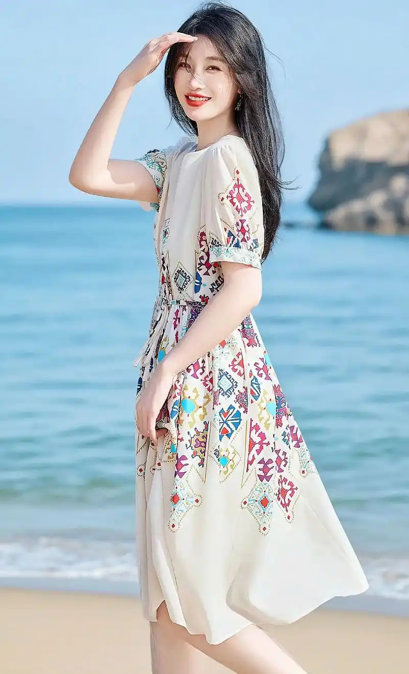 夏天怎么能没有一件好看的裙子呢?这条时尚大方的印花