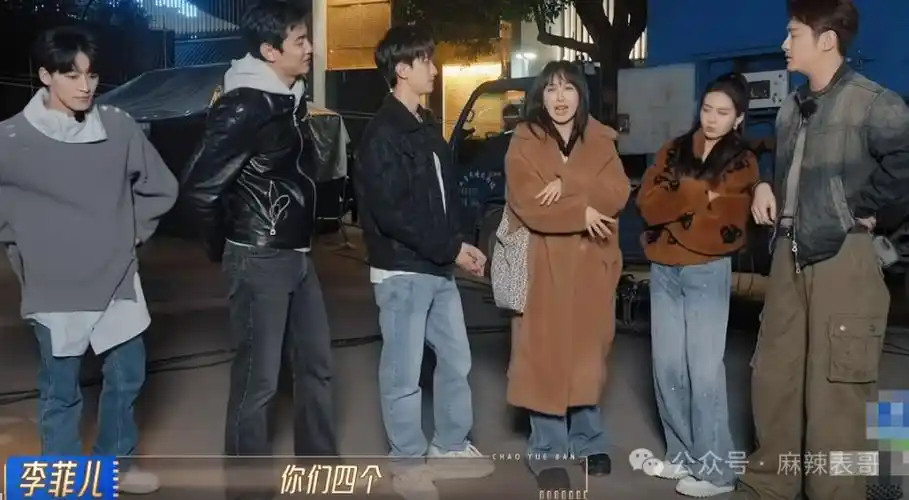 说大家别吵吵了,过去了就过去了,你们四个像个男人一样把我们两个女人