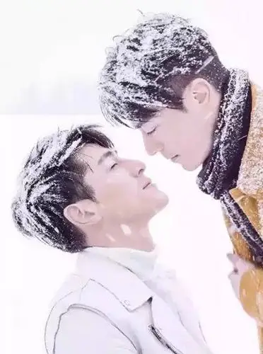 上瘾下架后胡歌霍建华同登时尚芭莎封面花式秀恩爱