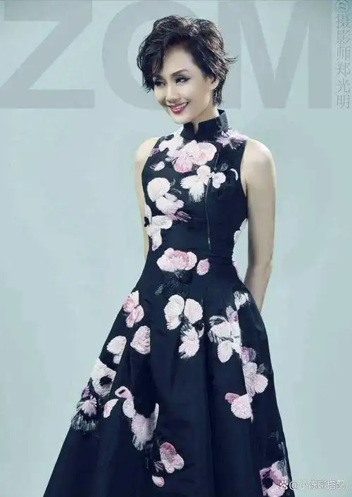 上海"阔太专业户"李颖:色选靓丽,发不过胸,到老都优雅贵气