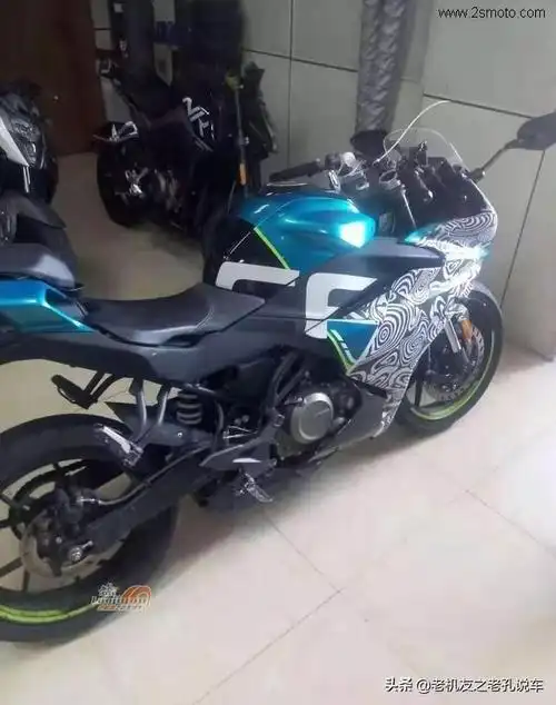 春风夜猫150赛车版的高阶晋级量产入门级仿赛春风250sr谍照流出