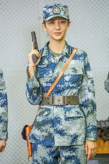 高空单杠奋力挑战 《真男2》佟丽娅逆境中成长