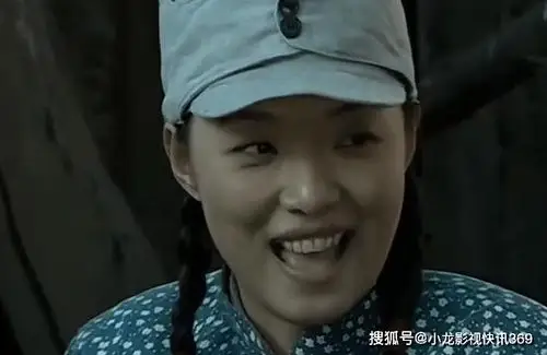 亮剑:同样是秀琴,老版经典,新版的她是哪家大小姐出来遛弯吗?