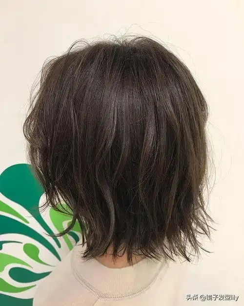 好看不用打理的短发女,不用打理的超短发发型女(最接地气的短发)