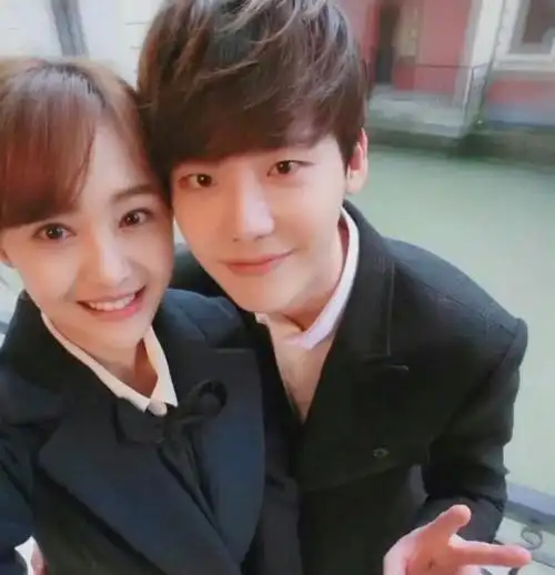 郑爽宣布决定独居!不小心暴露感情状态,微博终于关注男神了-小虾米