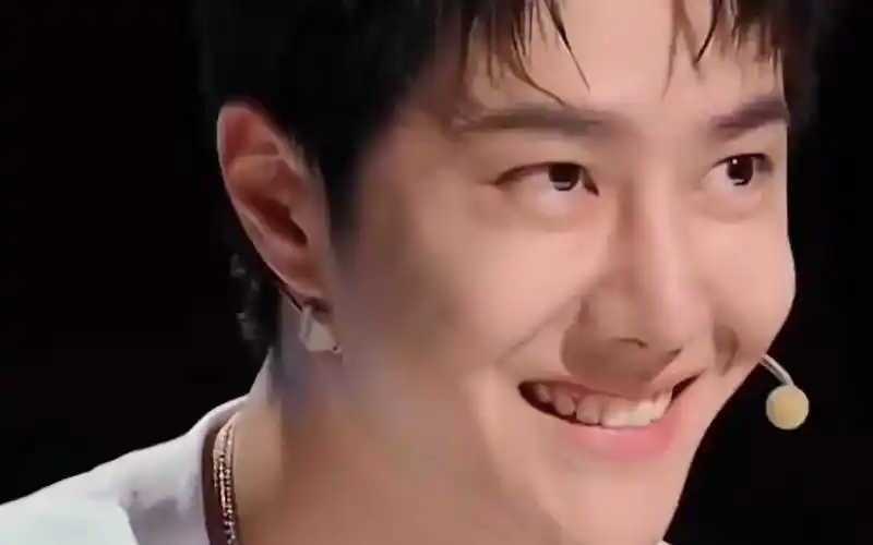 王一博 喜欢你毫无包袱的大笑,干净纯真,心都甜化了!