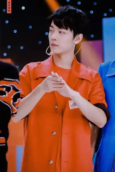 肖战红色壁纸爱豆背景