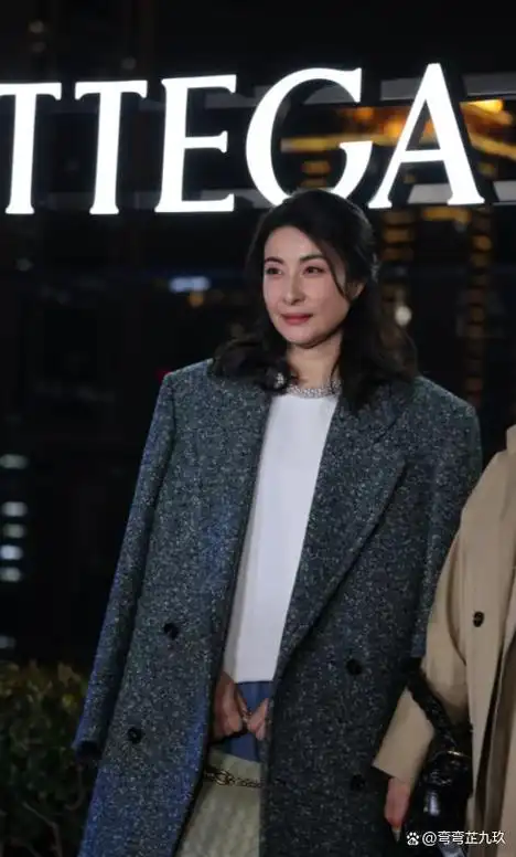 郭晶晶出席上海时尚活动外套被吐槽像男装一个细节却成功圈粉