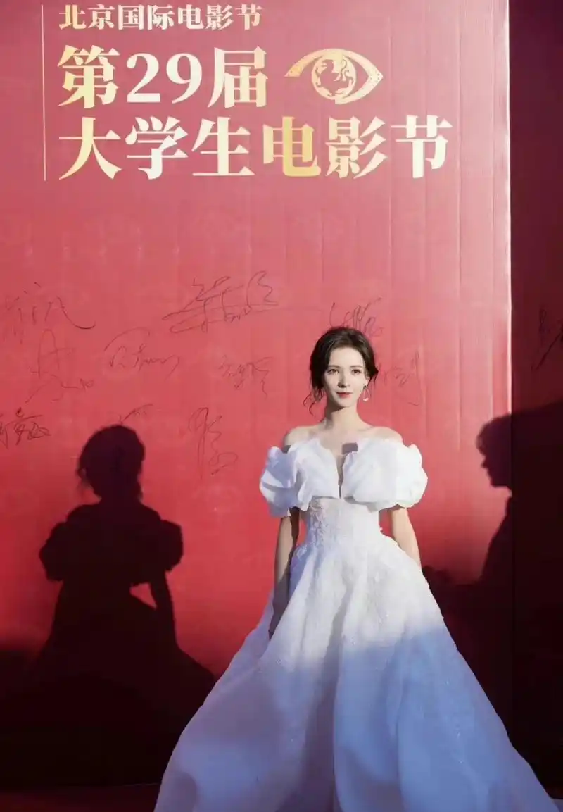 张予曦北京大学生电影节,美得像个在逃公主