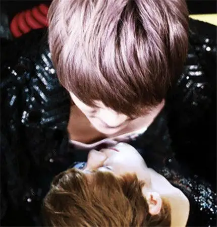 【图】世勋和鹿晗接吻事件大曝光 粉丝大呼激情四射