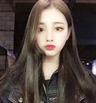 要是鼻子真的很大的话,可以选择这一种中分式的长发发型,这样的梨花头