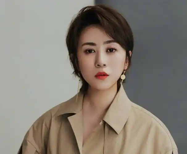 马丽主演电影票房破百亿成中国首位票房百亿女演员