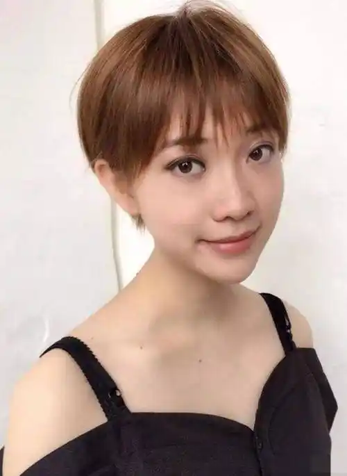 10款长脸适合的短发,彰显独特的女人韵味