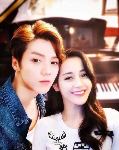 迪丽热巴三年恋情被曝光网友太惊讶了杨幂热巴眼光极差