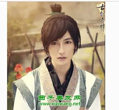 有些古代男子在选择发髻扎法的时候,把对发扎得高高的,特别的好看又显