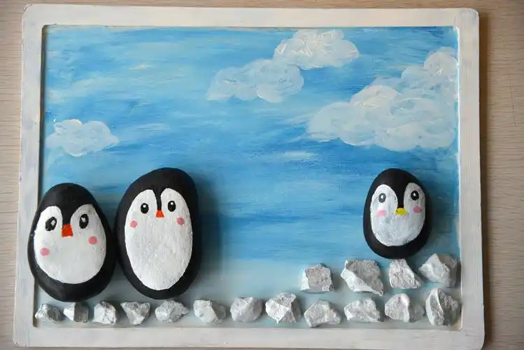 手工作品展 写美篇展台上呈现的精美作品,是职工们利用生活中的废旧