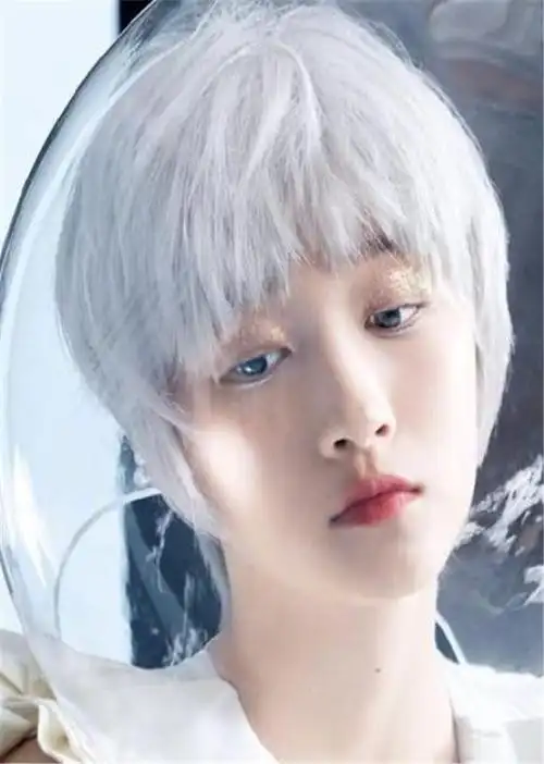 迪丽热巴染白发,鞠婧祎染白发,杨颖染白发,看到关晓彤:竟撞脸鹿晗!