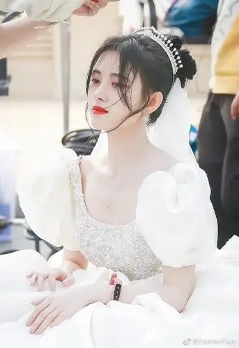 鞠婧祎婚纱造型