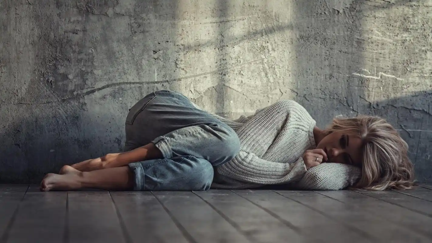 清新唯美意境伤感美女桌面壁纸