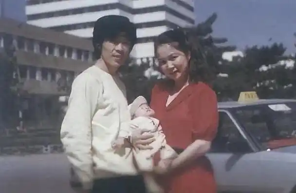 原来他就是蔡明儿子年近四十未婚未育是蔡明的骄傲更是心病