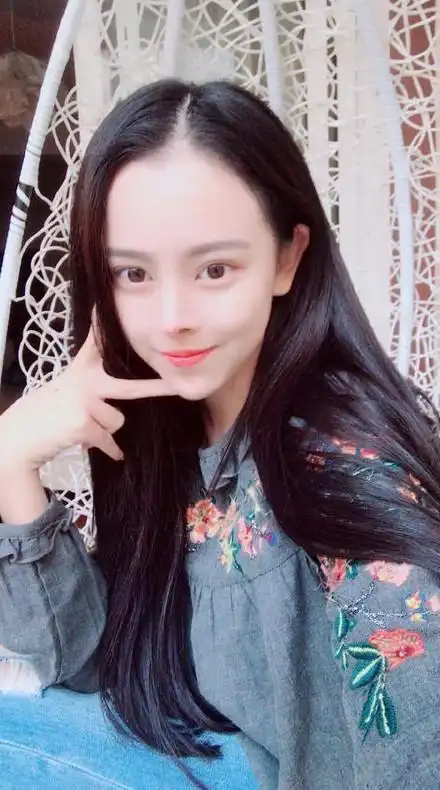 《长江七号》中她也是女生,莫不是一个班的男生都反串?