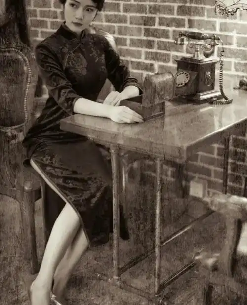 民国美女穿旗袍时,真的会露大腿吗?"姨太太们"害人不浅
