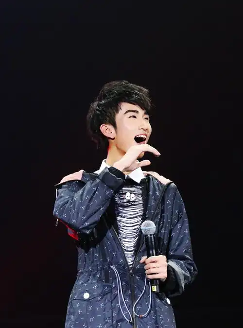 p>张阳阳,中国新生代男歌手,1991年10月1日生于新疆塔城.