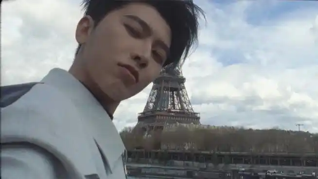 蔡徐坤巴黎自拍视角视频##蔡徐坤巴黎自拍视角vlog