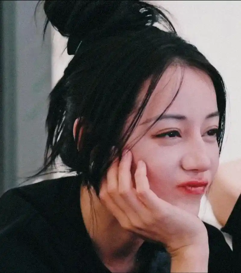 啊啊啊热巴宝宝嘟嘴好可爱!#迪丽热巴 #可爱到爆炸99 #嘟 - 抖音