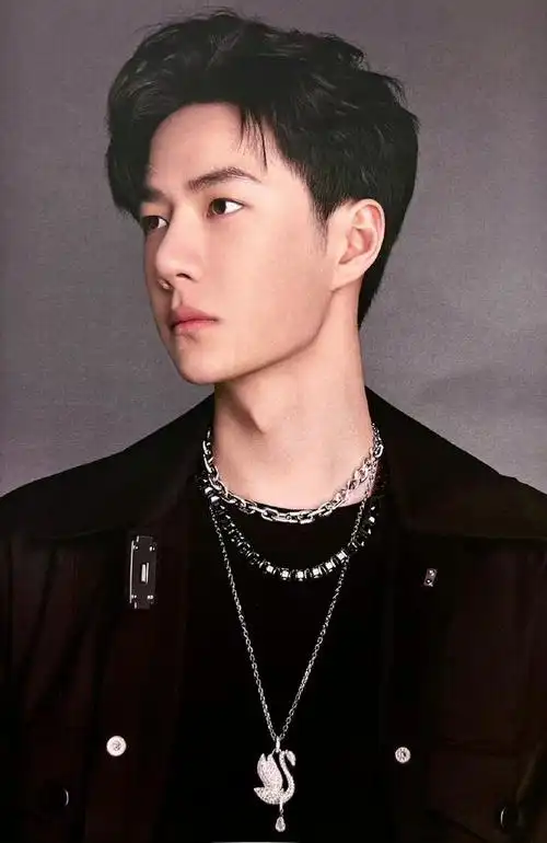 王一博近照春风得意,影视成绩喜人