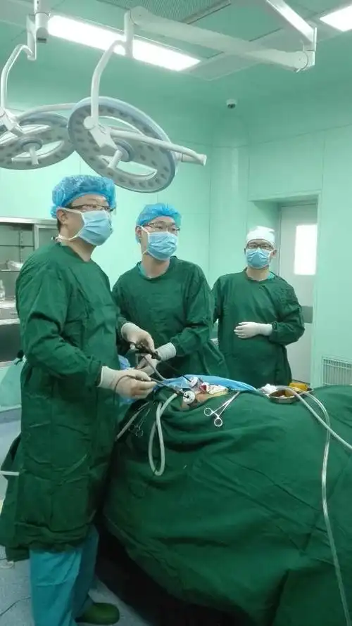 新区的泌尿科开台手术