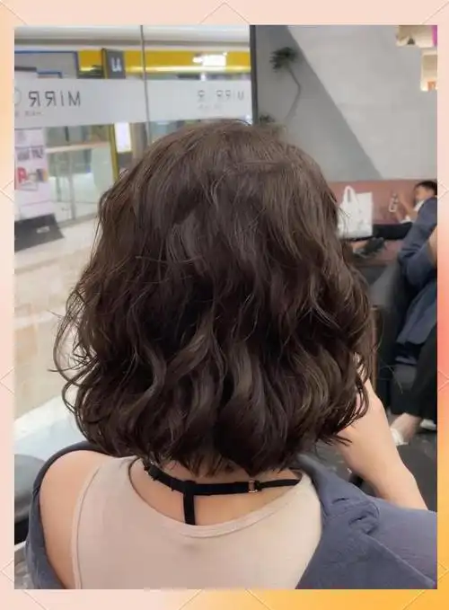 中短发烫发指南:6款时尚发型推荐