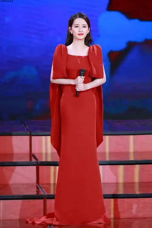 礼服李沁同红色露背鱼尾生日宴会演出礼服