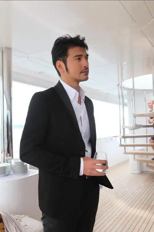 高质量男士金城武身穿西装好潇洒真是自带霸总范