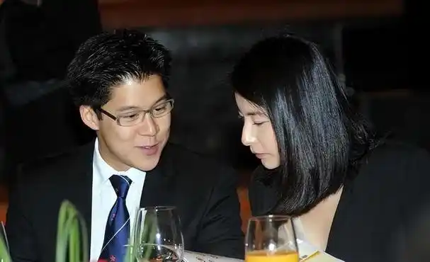 郭晶晶父母反对,半路被人横插险毁婚,霍启刚的追妻路