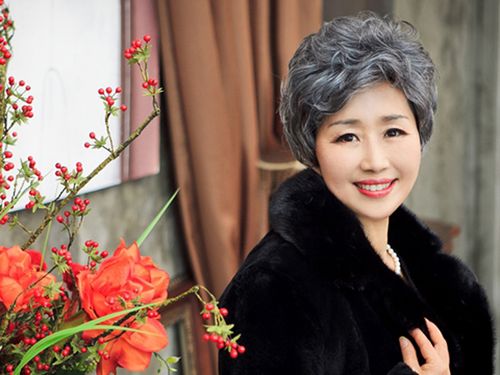 假发奶奶蓬松花白短卷发80岁老人头套白色真发日常整顶假发