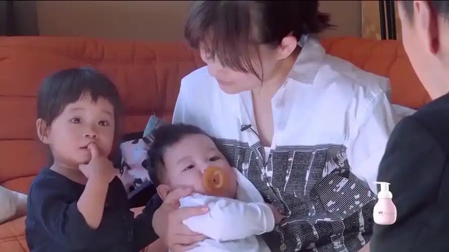 梅婷在一边超尴尬