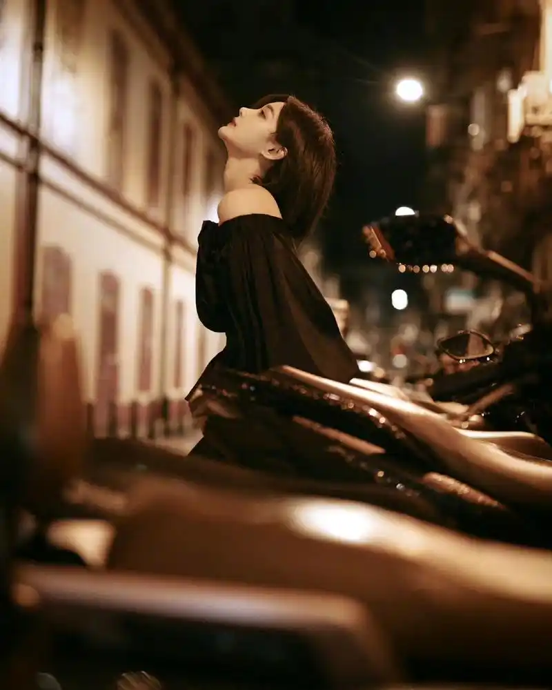 短发的李一桐更加性感和可爱#李一桐又剪短发了