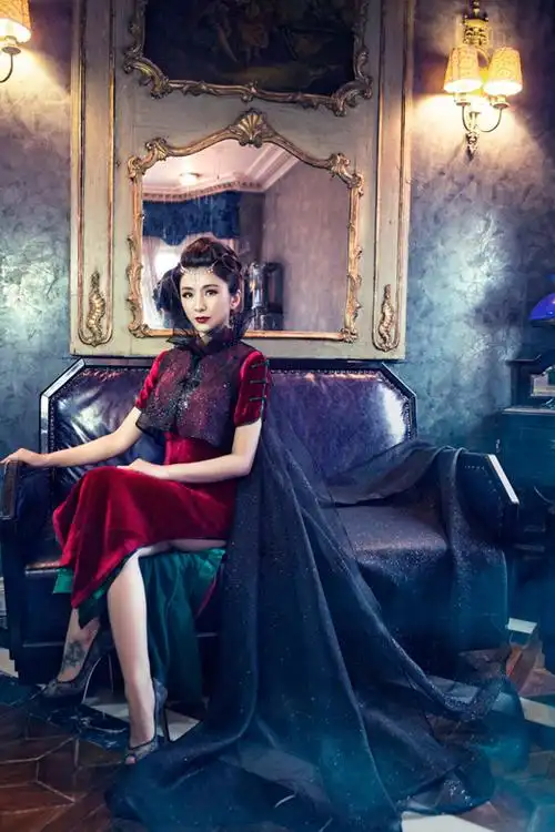 《第八号当铺》曝光暗黑系海报刘庭羽进阶哥特女王