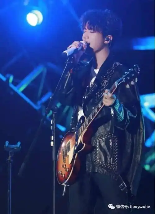 王俊凯:想换个发色?发型师:星空紫不错,看到效果:一眼万年!