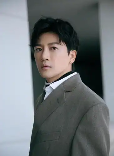 9位70后中年男明星的形象,面容如30出头,苏有朋的穿搭太惊艳了