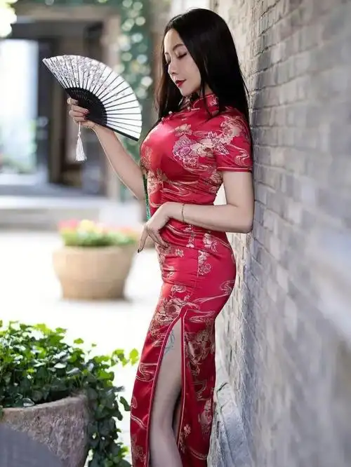 红色旗袍喜欢吗99#旗袍  #民国旗袍  #旗袍写真  #旗袍穿搭